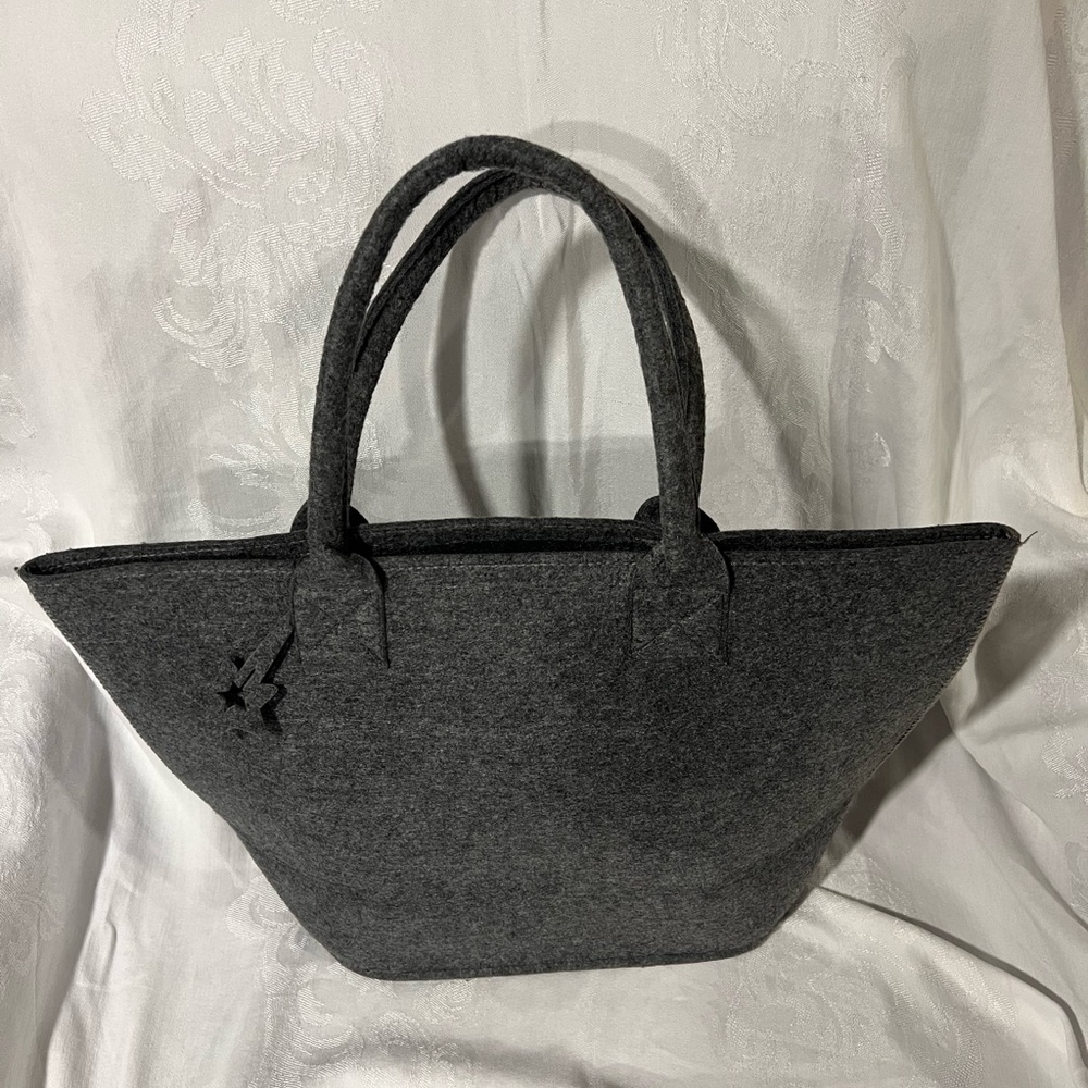Gray felt tote bag with small shooting star decoration